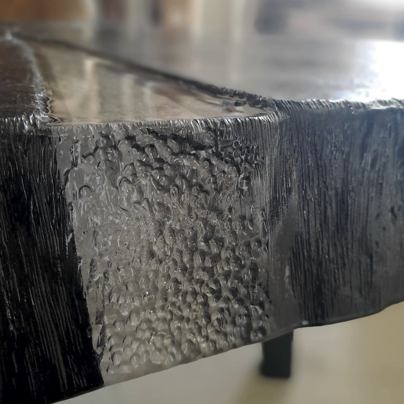 Epoxidharztisch Couchtisch Eiche geflämmt River Table - handgefertigt in Graz I Holz & Harz 3