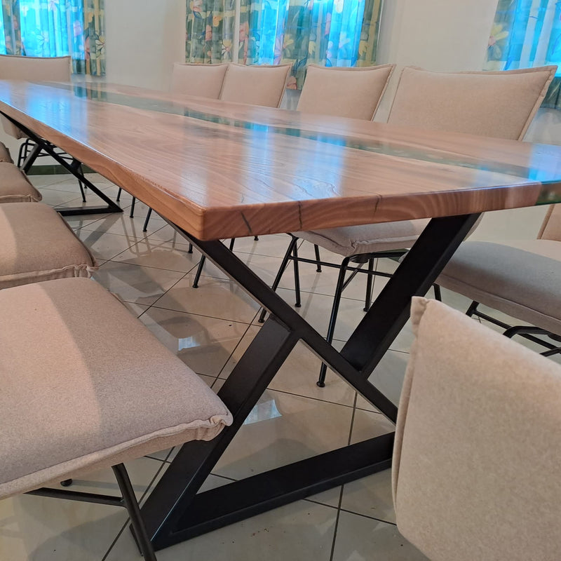 Epoxidharztisch Ulme mit modelliertem Fluss River Table - handgefertigt in Graz I Holz & Harz 4