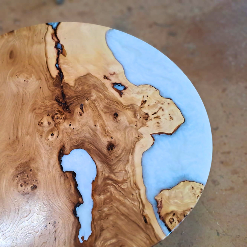 Epoxidharztisch Couchtisch  Maserpappel River Table - handgefertigt in Graz I Holz &  Harz 4