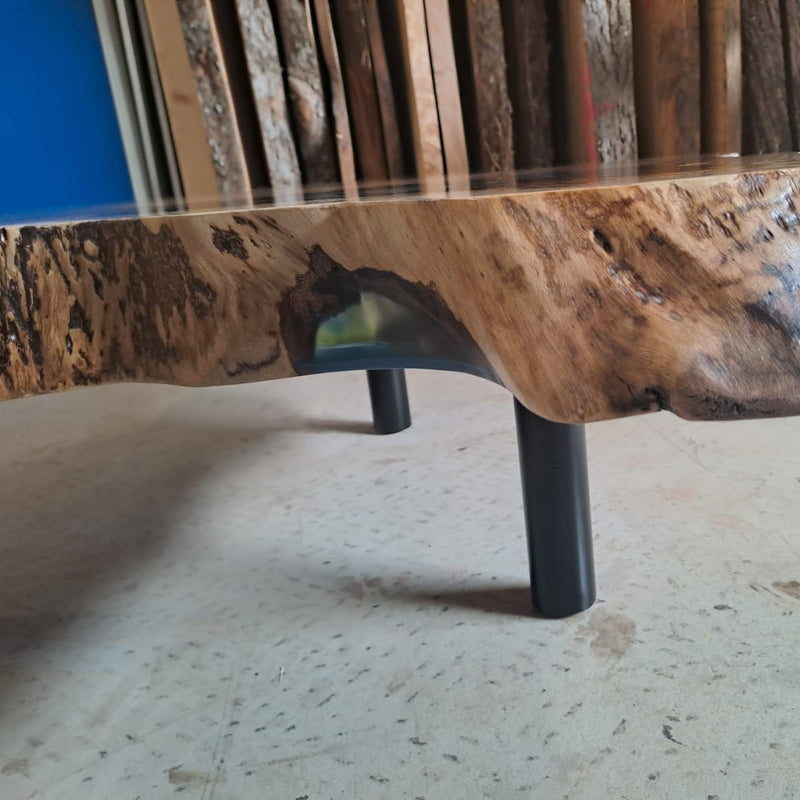 Epoxidharztisch Couchtisch Walnuss River Tabe- handgefertigt in Graz I Holz &  Harz 3
