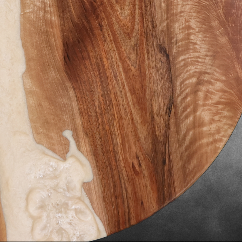 Platte für Couchtisch aus Walnuss mit Epoxidharz - handgefertigt in Graz I Holz &  Harz