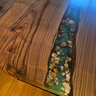 Epoxidharztisch Nuss Flussbeet mit Sitzbank- handgefertigt in Graz I Holz & Harz 2
